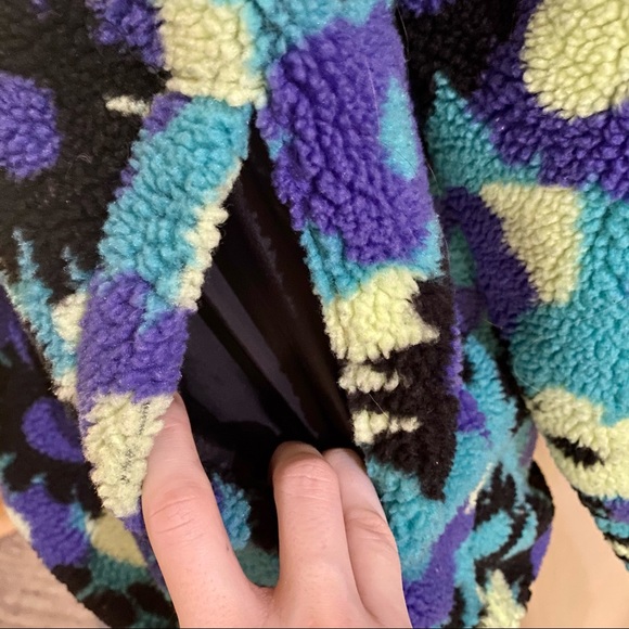 Urban Outfitters Fleece - Picture 6 of 16